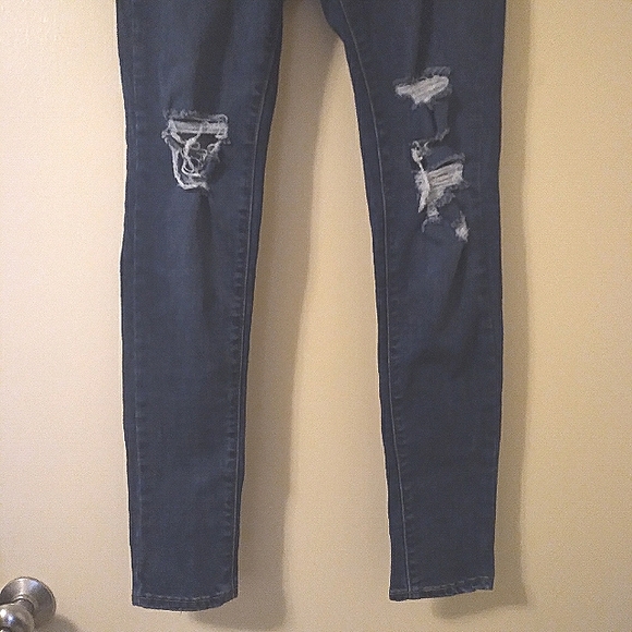 Levi's 711 Distressed Skinny Jeans, Size: 27 - Picture 4 of 10